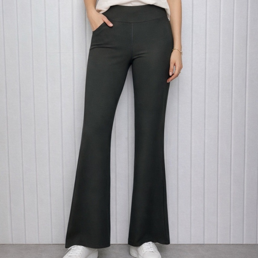 Uniqlo Women's Olive Green Flare‎ Pants size XL